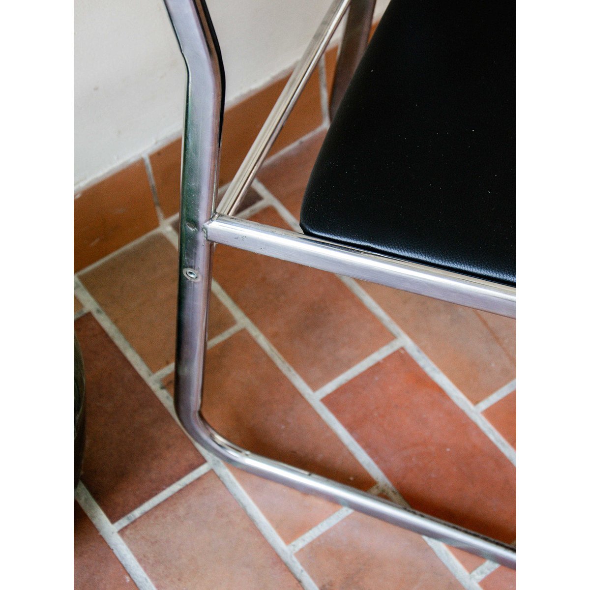 Duo de chaises en métal Diana N°405 - Bon état noir, DEBONGOUT
