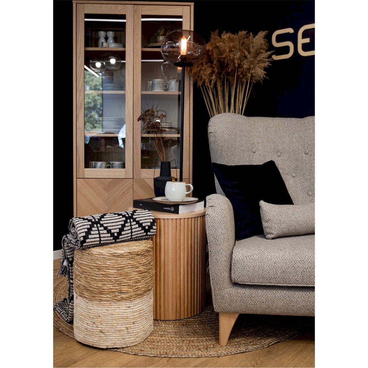 Vitrine 2 portes motif chevron LOPEZER chêne, RECOLLECTION