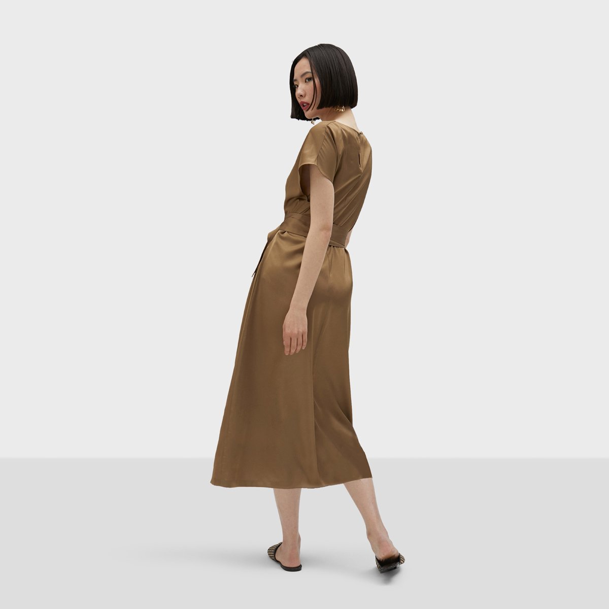 Robe longue ceinturée à manches courtes bronze, LOLA CASADEMUNT