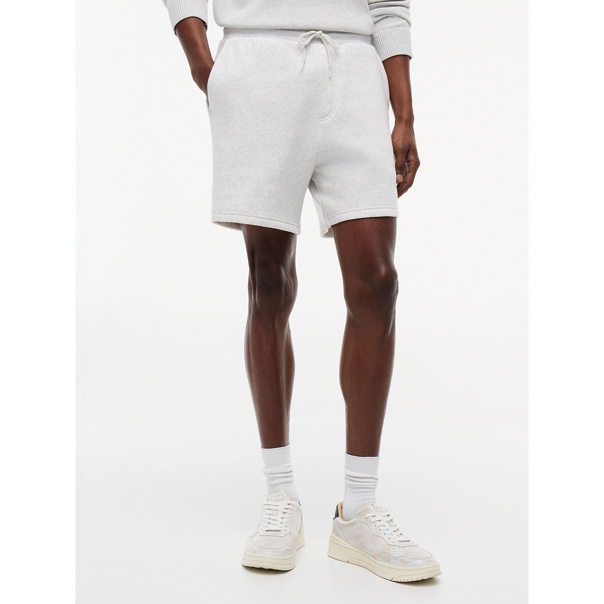 Short coupe standard à écusson drapeau gris chiné, TOMMY JEANS
