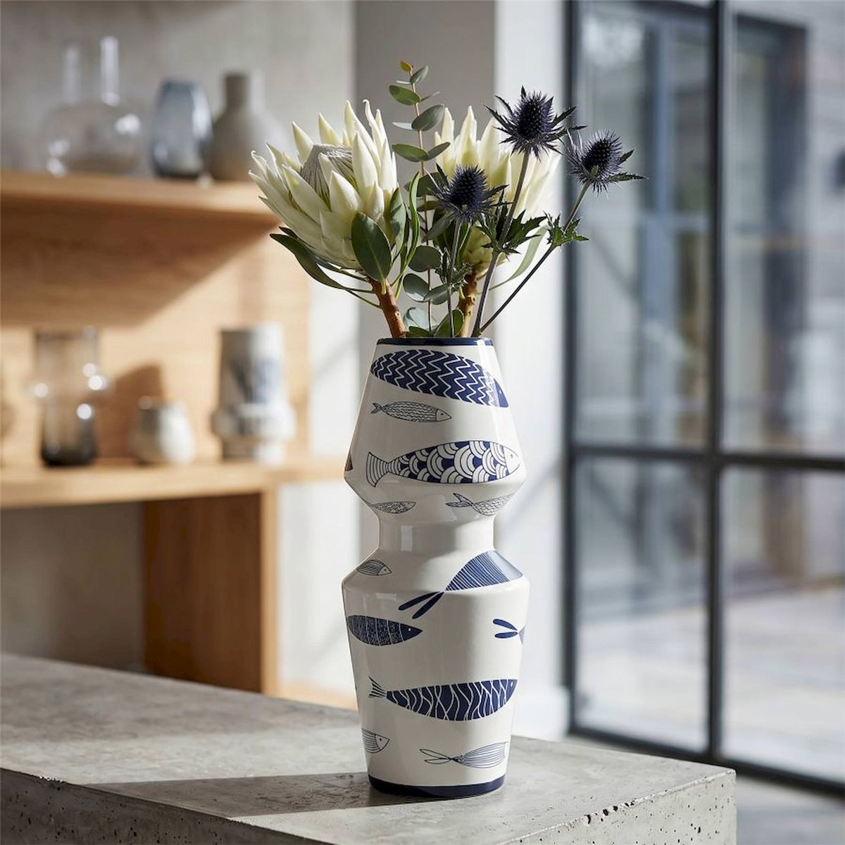 Vase en céramique motif poissons MODERN blanc et bleu, RECOLLECTION