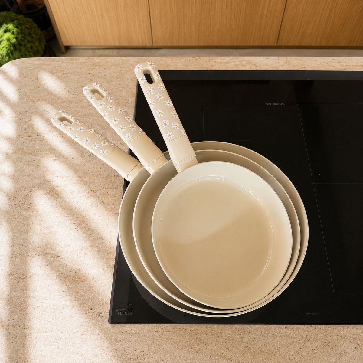 Lot de 3 poêles 20/24/28 cm en aluminium, MARGUERITE beige, MENASTYL