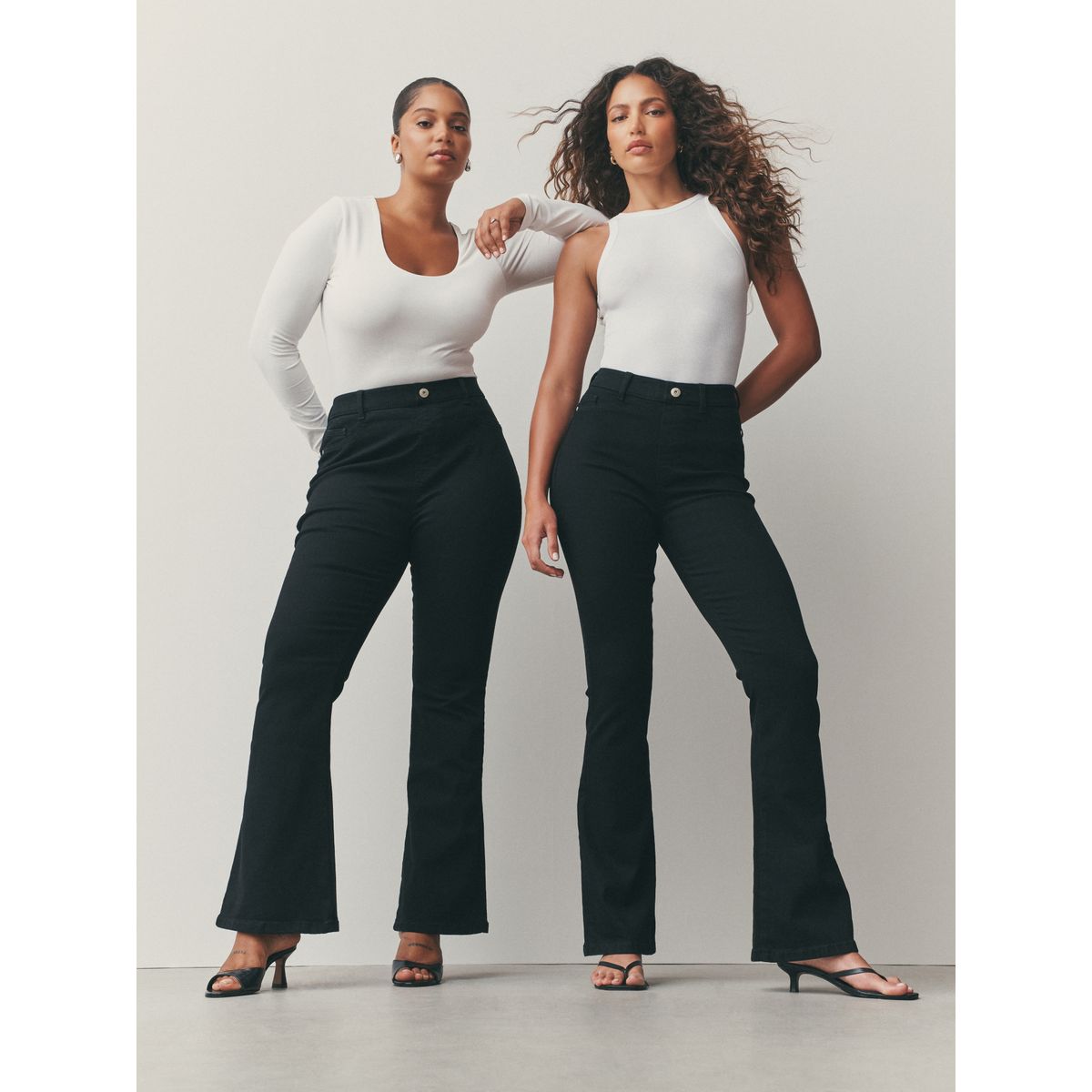 Jean évasé à enfiler taille haute coupe flexi noir, NEXT