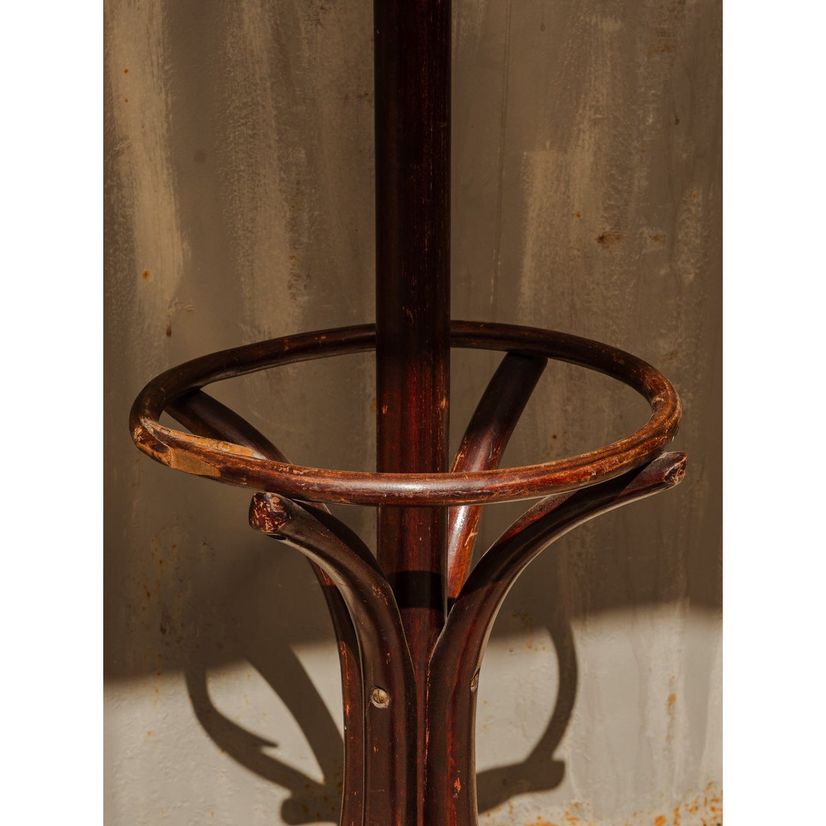 Porte-manteau en bois Max N°441 - Bon état bois foncé, DEBONGOUT