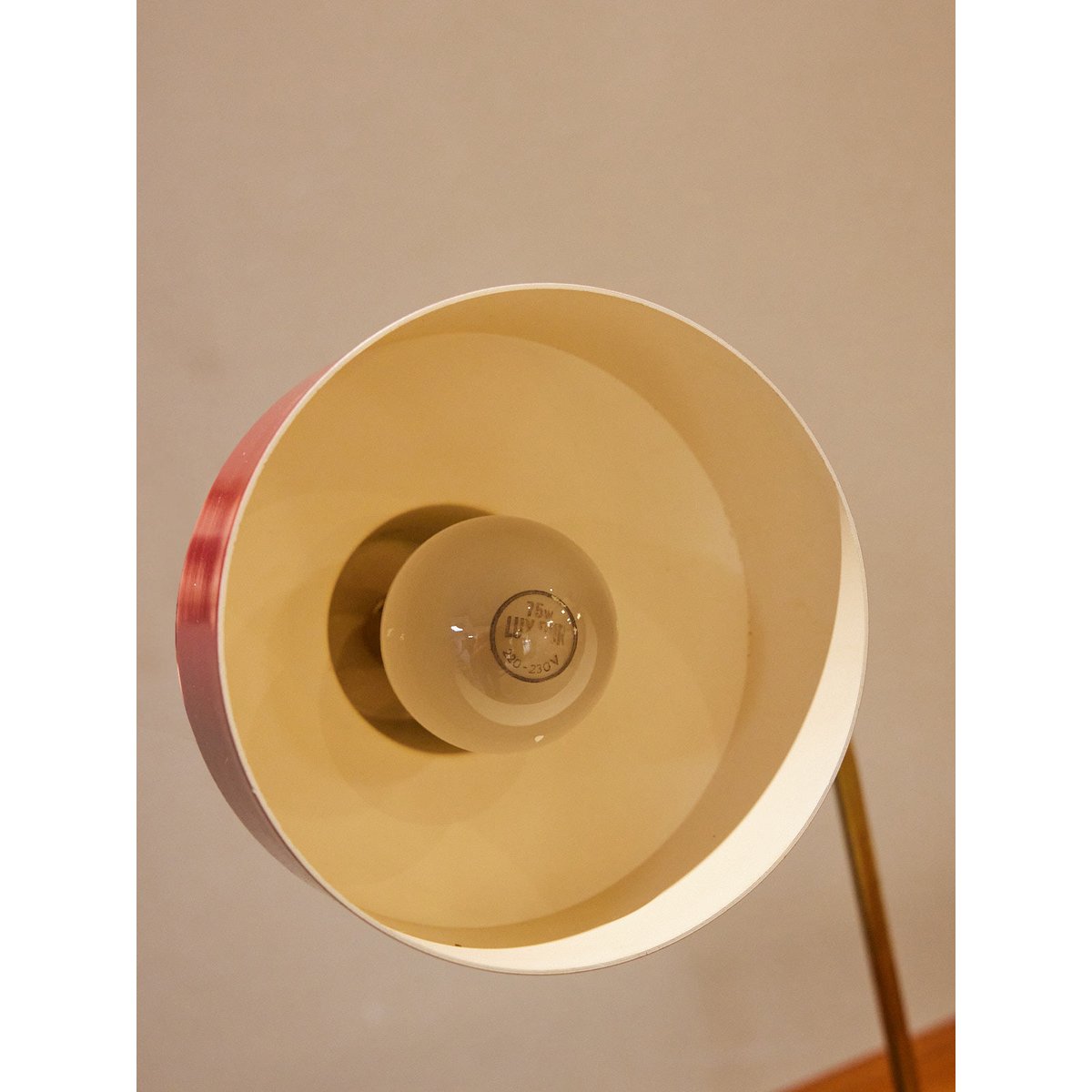 Lampe à poser Mid-century en laiton Julia N°1060 - Bon état rouge, DEBONGOUT