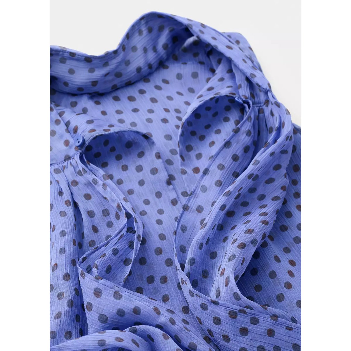 Blouse à pois à volants bleu, MANGO