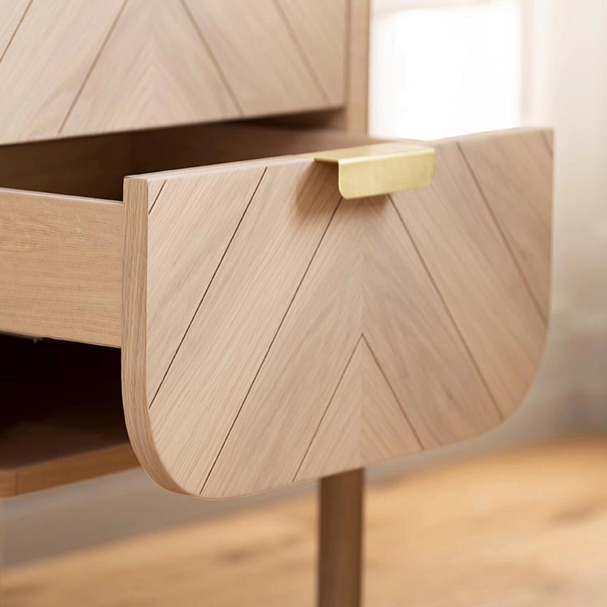 Chiffonnier en chêne à 5 tiroirs, poignées en laiton, MARIUS chêne, HARTO
