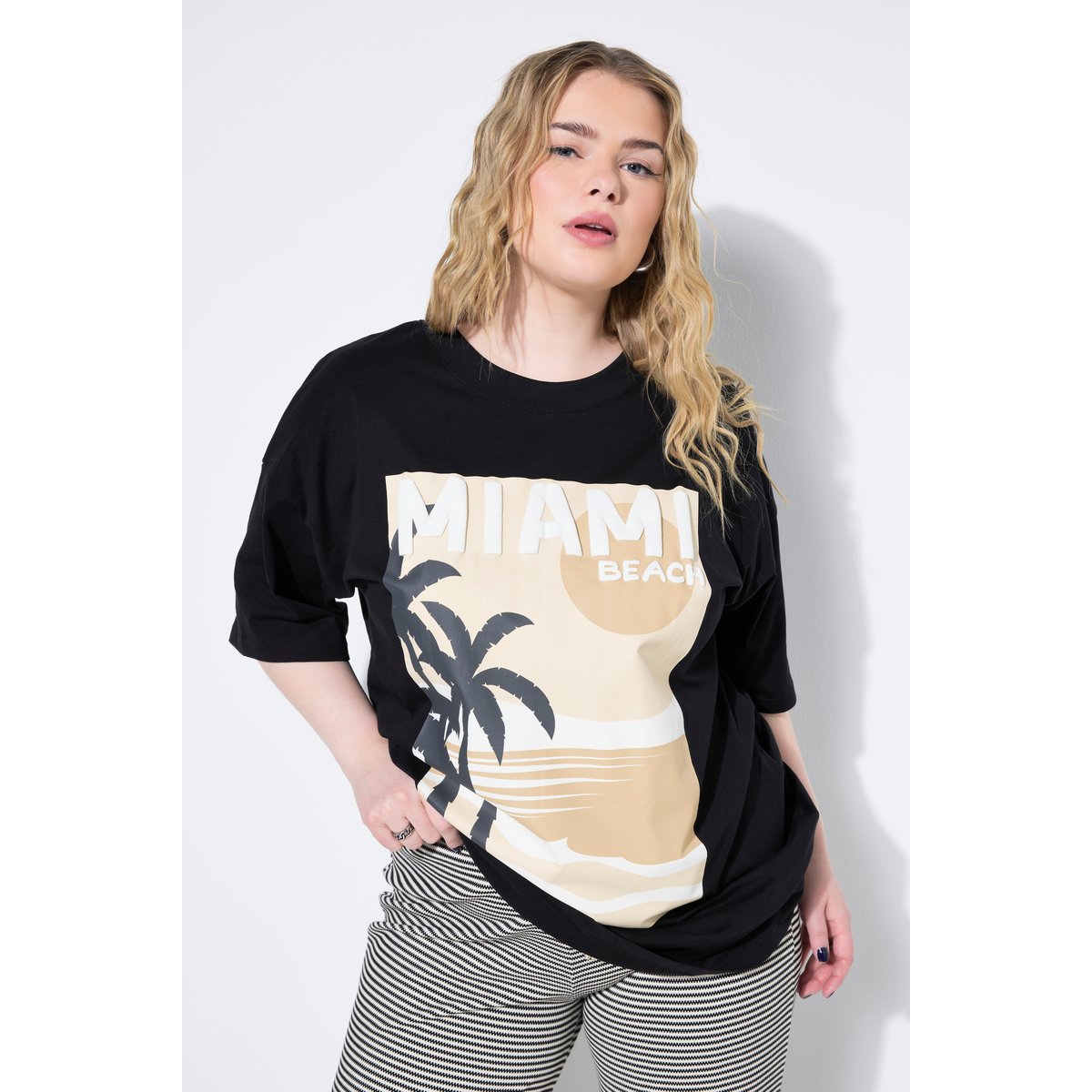 T-shirt oversize, motif Concha Beach noir, STUDIO UNTOLD
