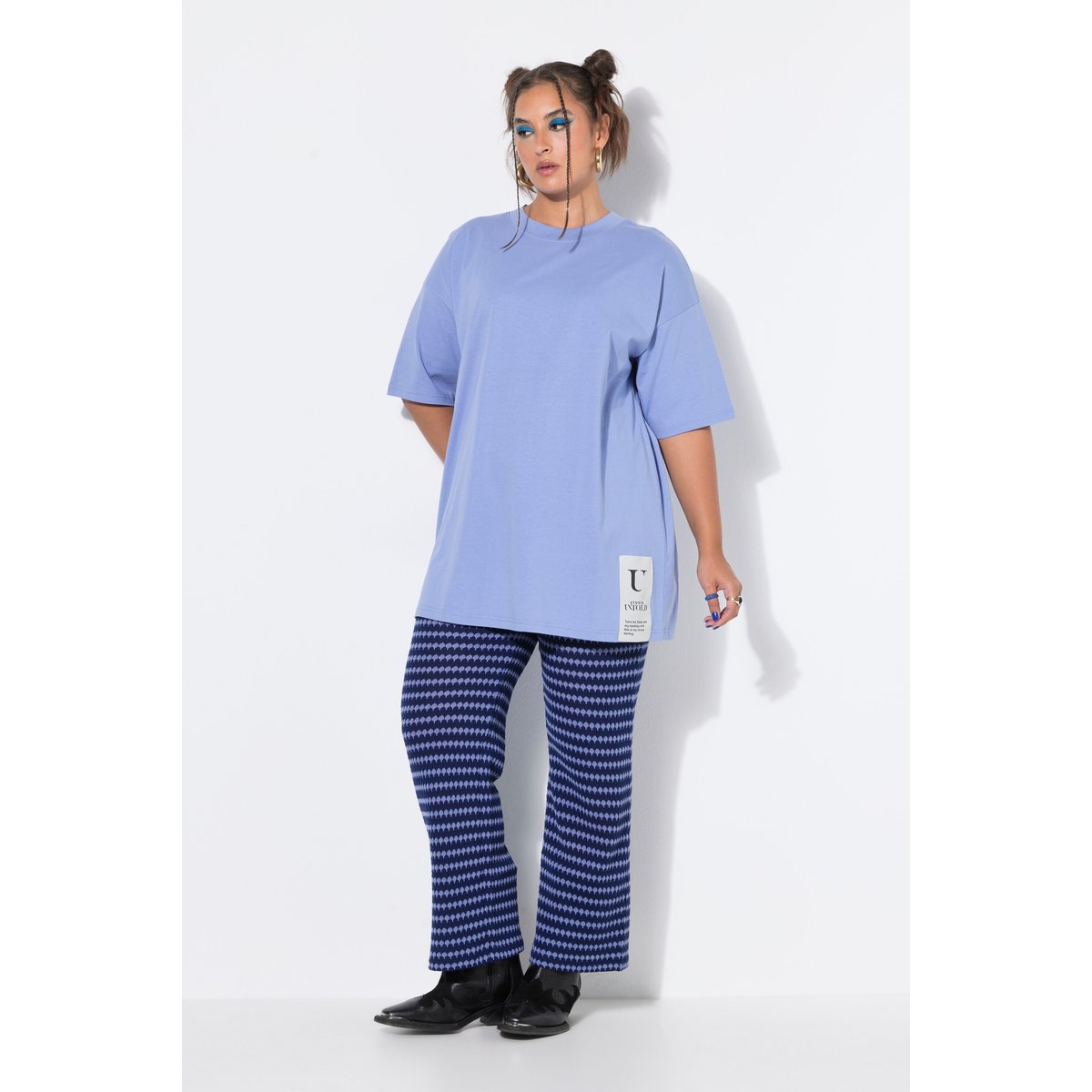 T-shirt oversize. Manches courtes. Patch bleu clair, STUDIO UNTOLD