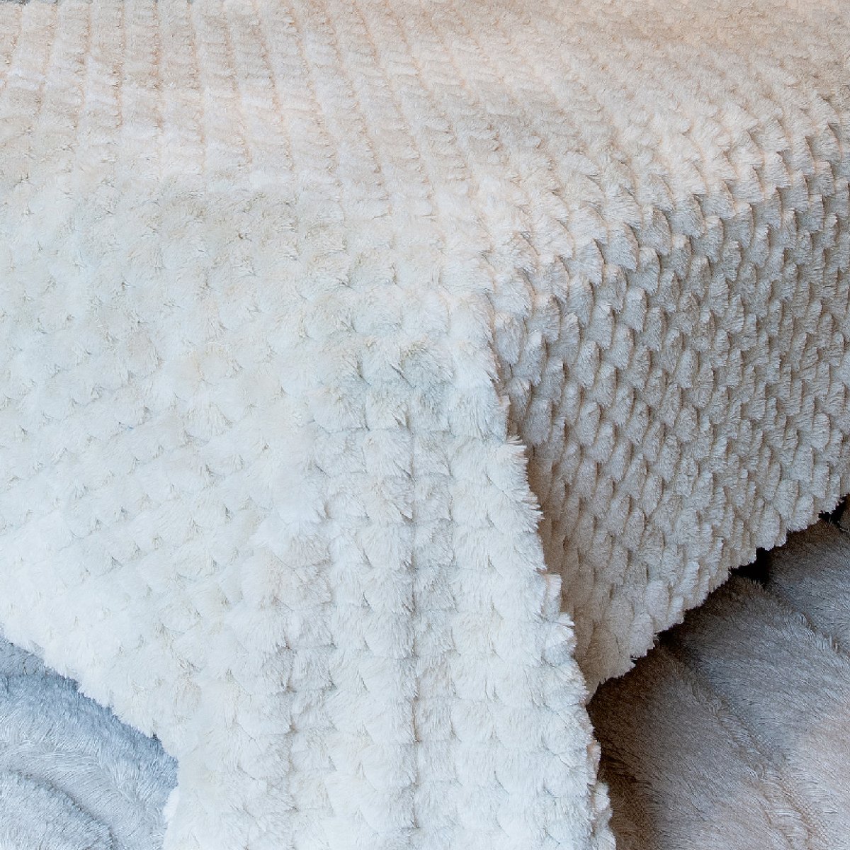 Plaid ou jeté de lit Imitation fourrure relief losange blanc, LINDER