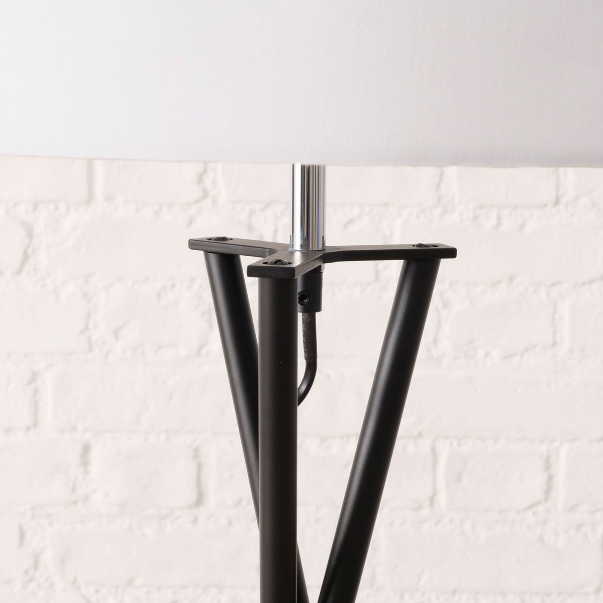 Lampadaire trépied métal noir et abat-jour blanc 44x44x158cm noir, WADIGA