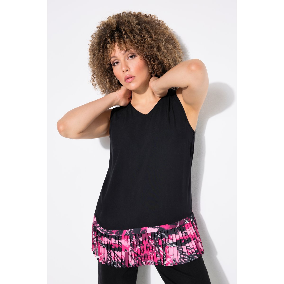 Blouse sans manche, décolleté en V noir, ULLA POPKEN