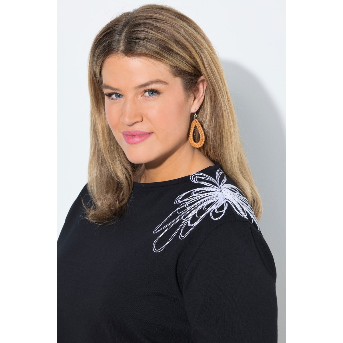 Sweat-shirt avec broderie noir, ULLA POPKEN