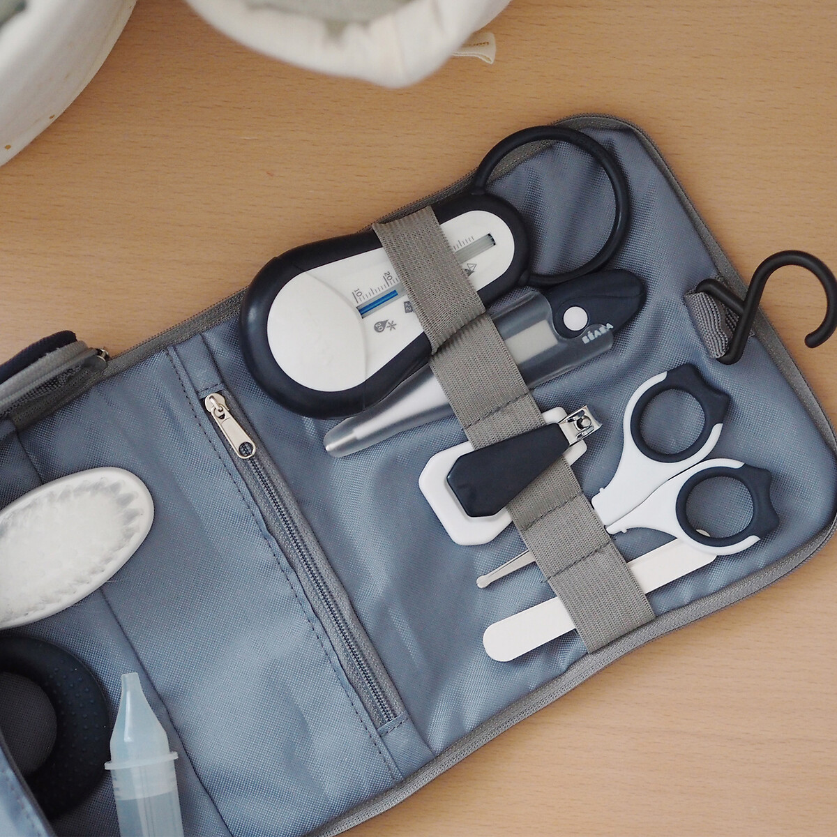 Trousse de toilette nomade 9 accessoires bleu nuit, BEABA