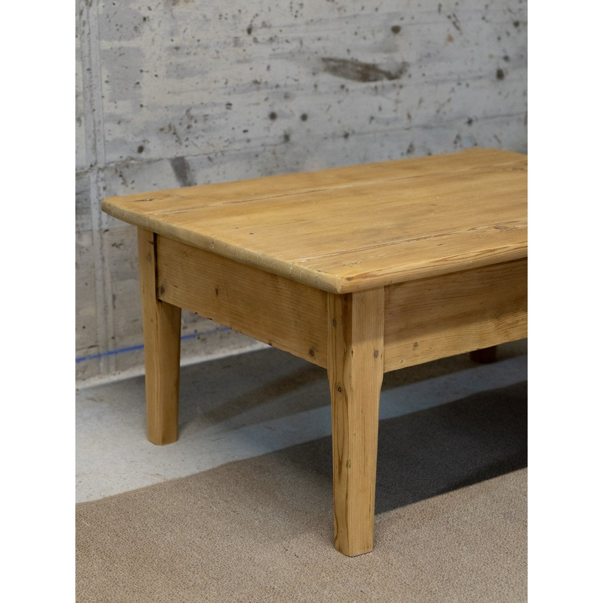 Petite table basse en bois Léonie N°991 - Bon état bois clair, DEBONGOUT