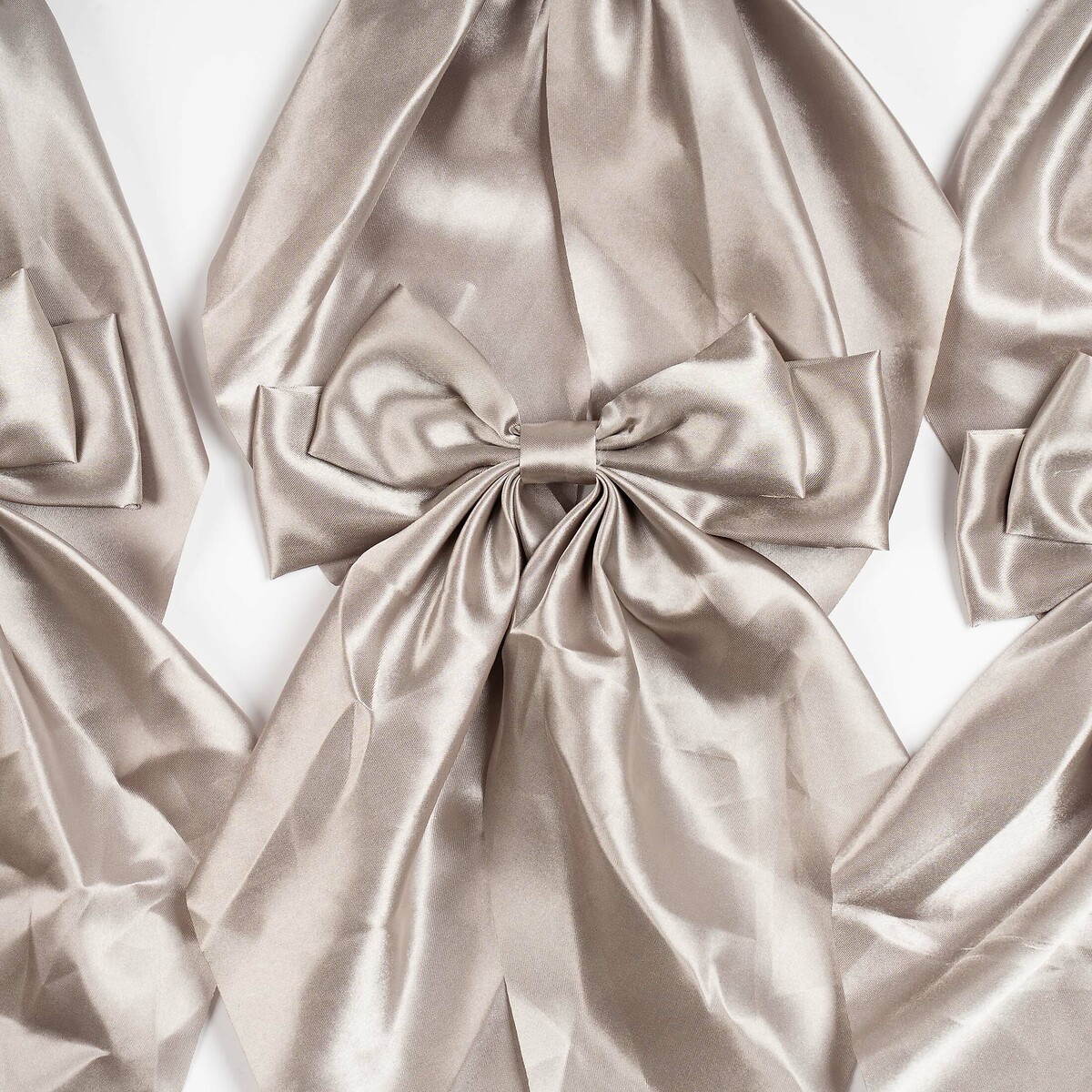 Set of 6 19cm Clip-on Satin Bows in Silver silver-coloured, SO'HOME