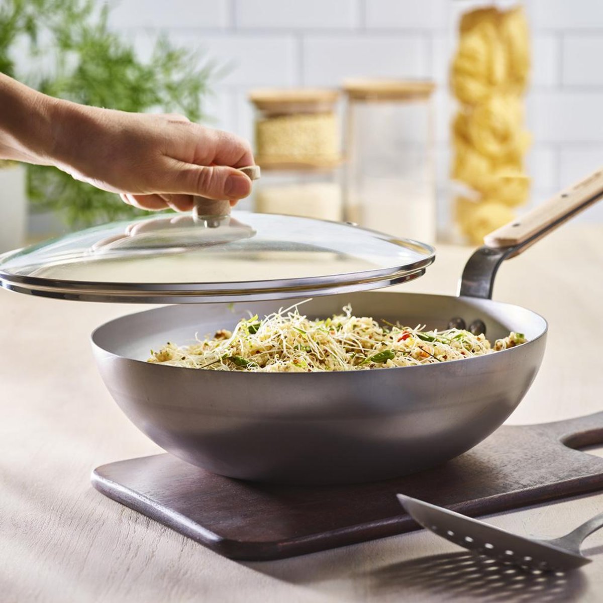 Wok bombé Minéral B bois 28 cm argent, DE BUYER
