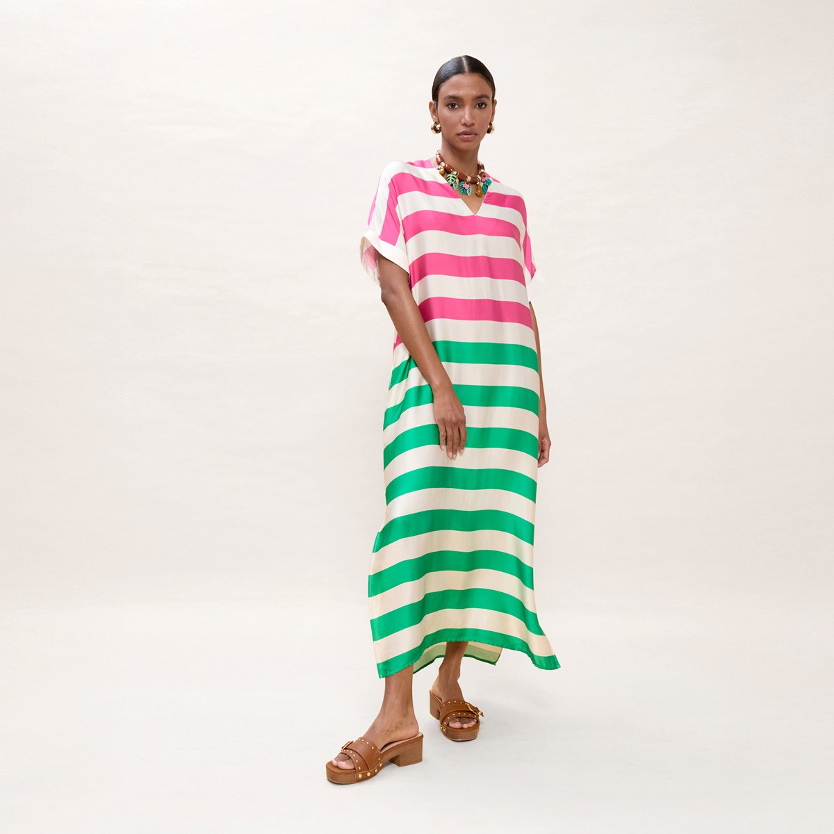 Robe longue rayée à décolleté V et fente latérale vert pomme, LOLA CASADEMUNT