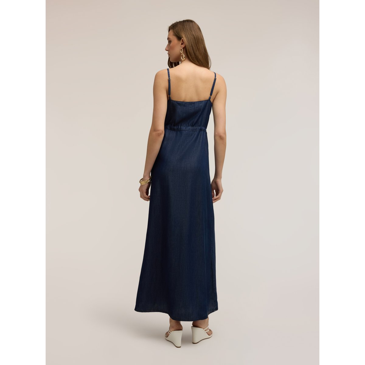 Robe longue bleu, MOTIVI