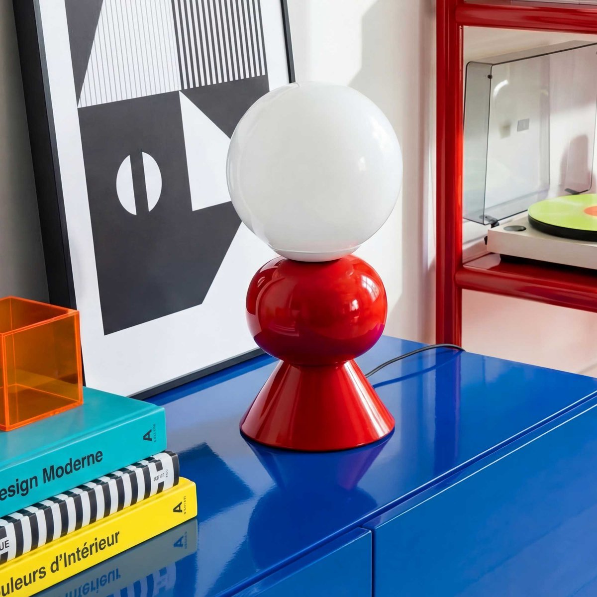 Lampe à poser colorée en métal et verre opalin - PETITE DAME rouge, C-CREATION