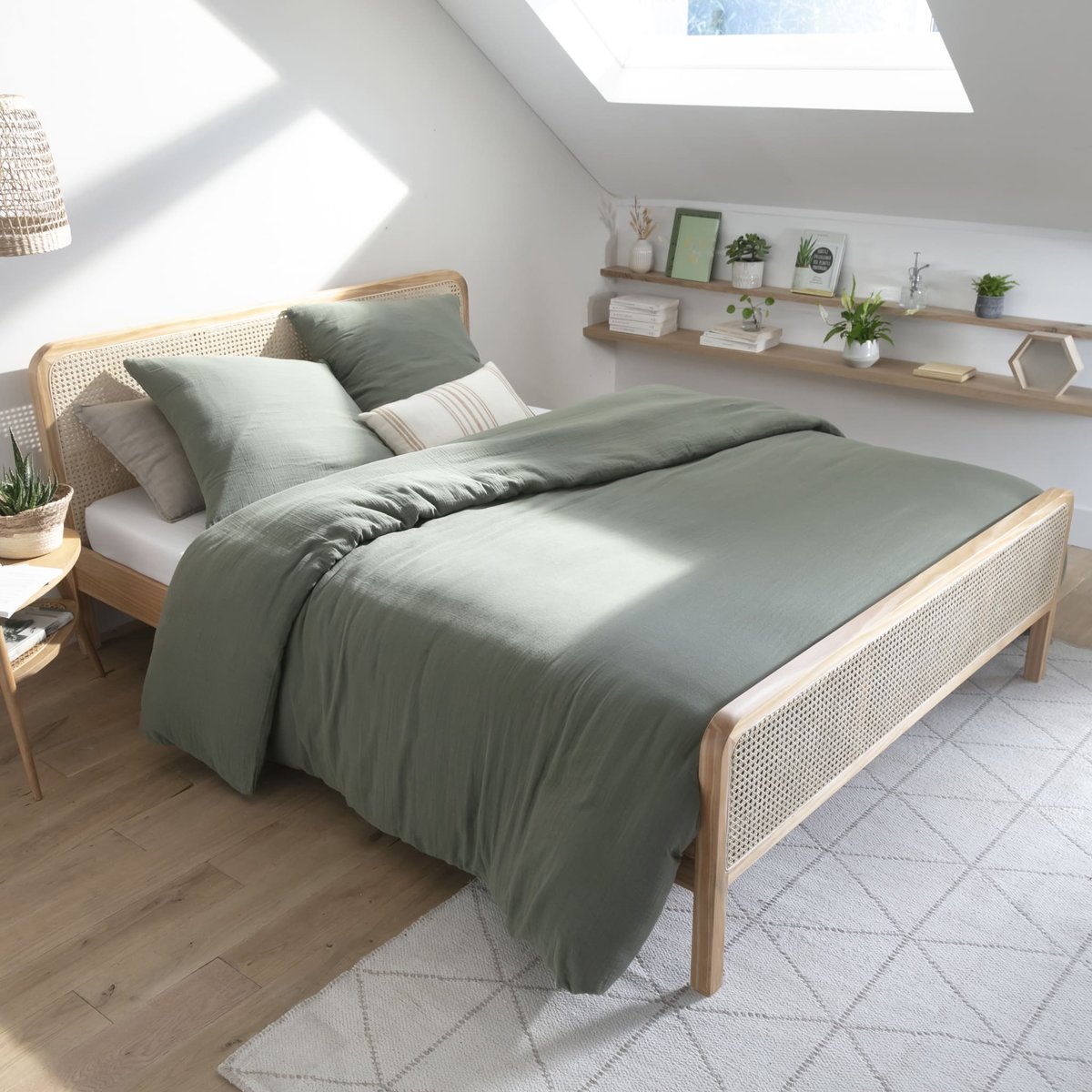 Lit en pin massif avec cannage - ANNA bois naturel, TERRE DE NUIT