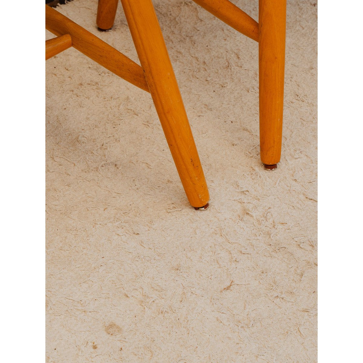 Lot de 4 chaises en bois Claude N°1542 - Bon état bois clair, DEBONGOUT