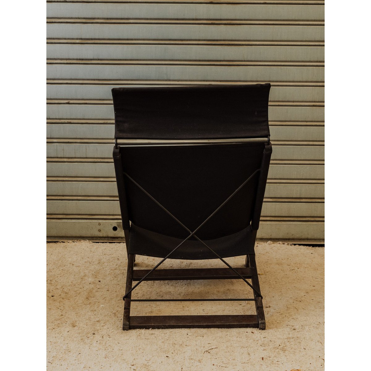 Chaise transat en bois et tissu noir Alma N°2121 - Bon état noir, DEBONGOUT