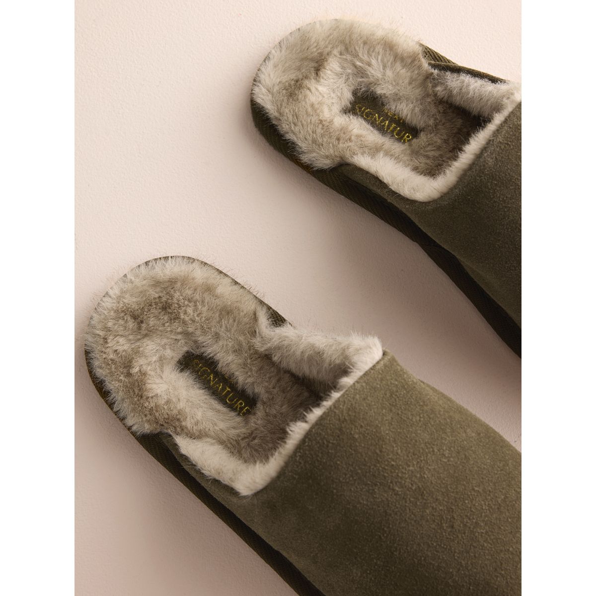 Chaussons mules fins en daim vert kaki, NEXT