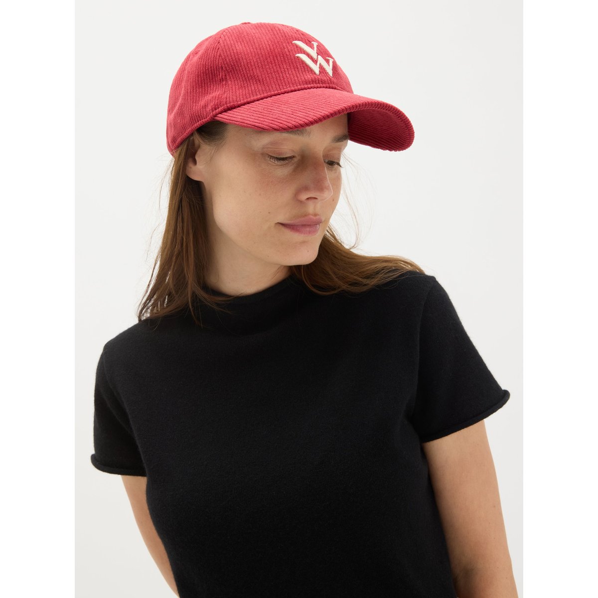 Casquette à monogramme brodé SIA rouge, VANESSA WU