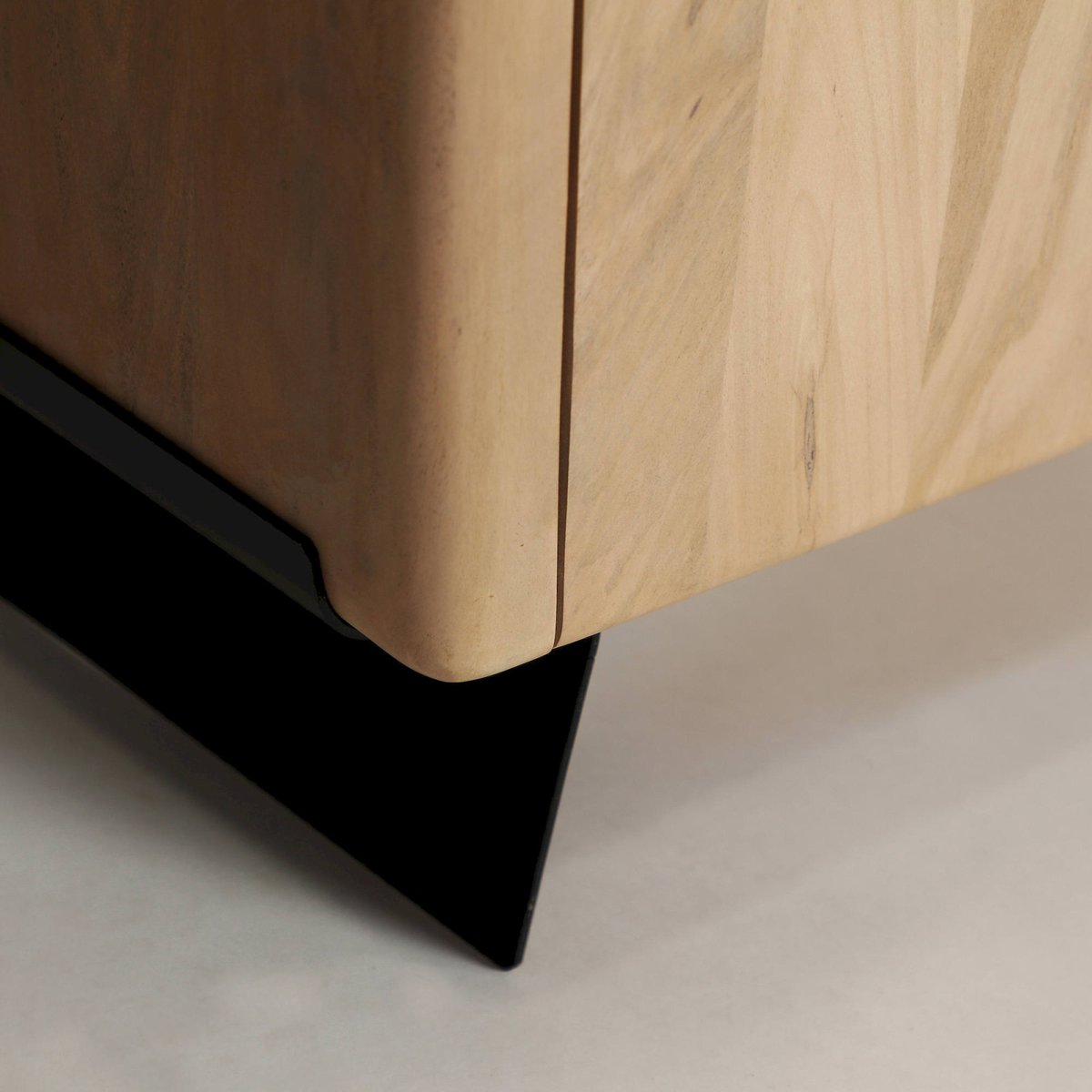 Meuble tv en manguier collection S.ALASSIO bois clair et noir, RECOLLECTION