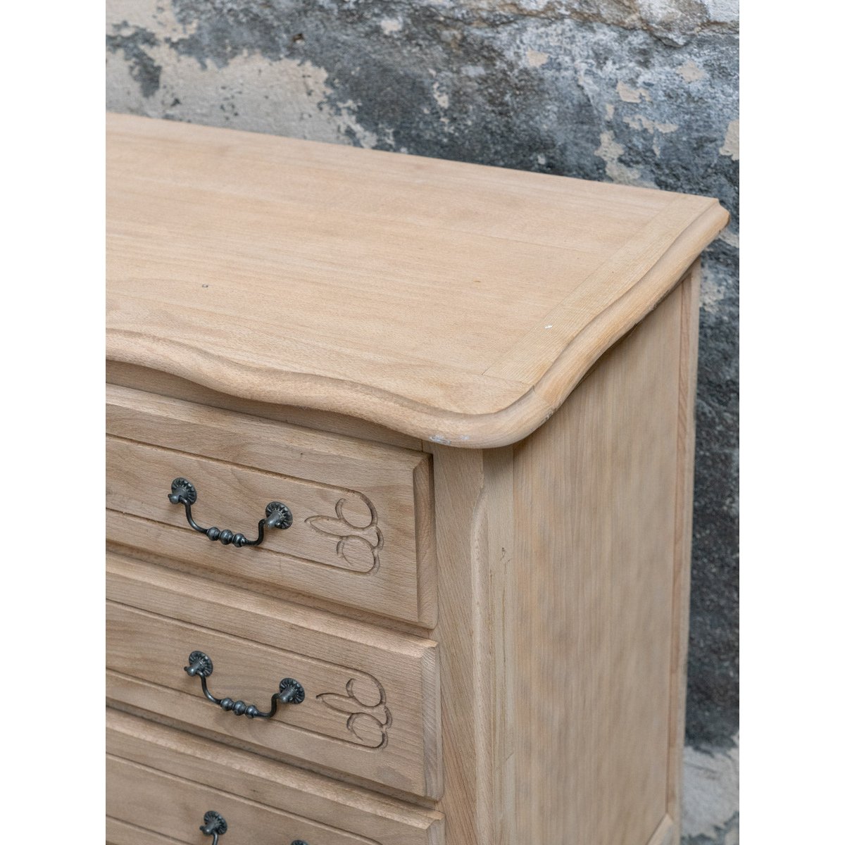Commode en bois moulurée Garance N°773 - Bon état bois clair, DEBONGOUT