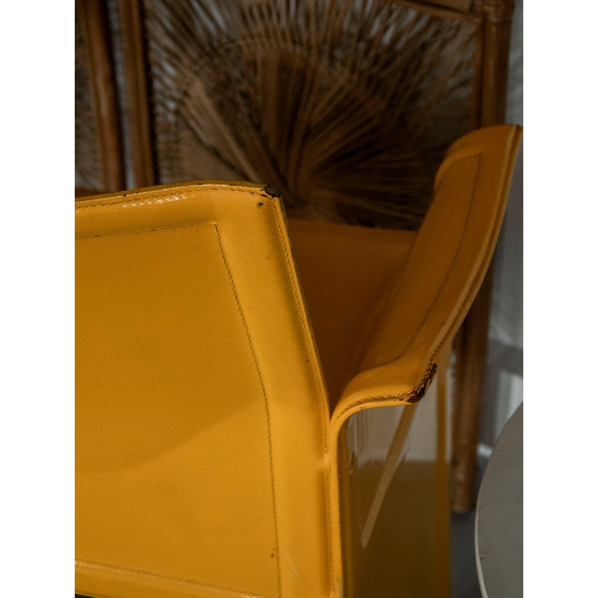 Paire de fauteuils en cuir jaune Jakob N°1240 - Bon état jaune, DEBONGOUT