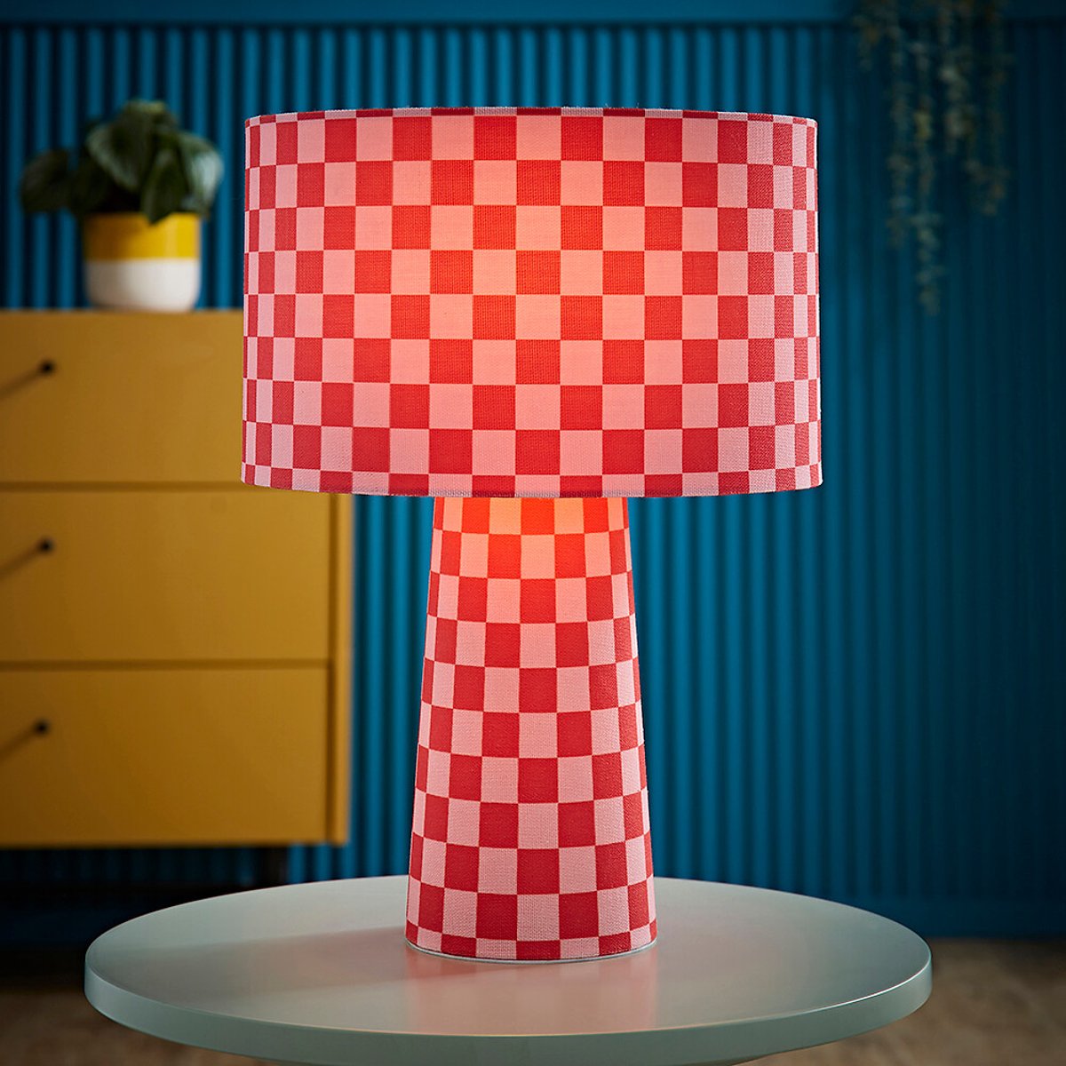 Pete Checkerboard Full Fabric Table Lamp with Drum Shade pink, SO'HOME