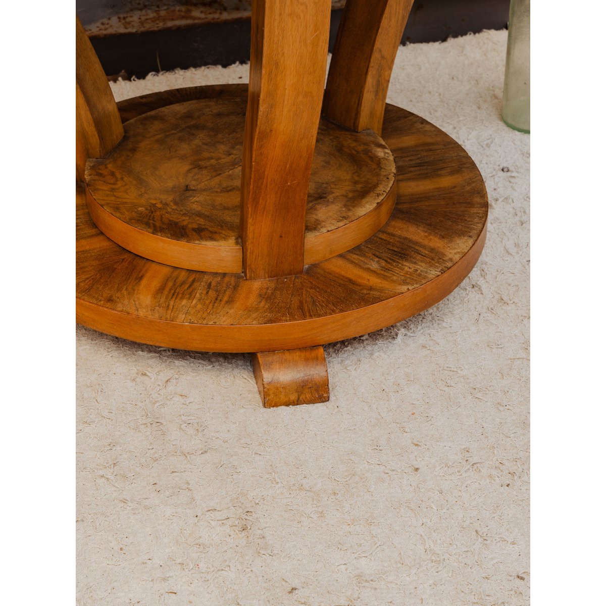 Table d'appoint en bois blanc Francine N°1495 - Bon état bois foncé, DEBONGOUT