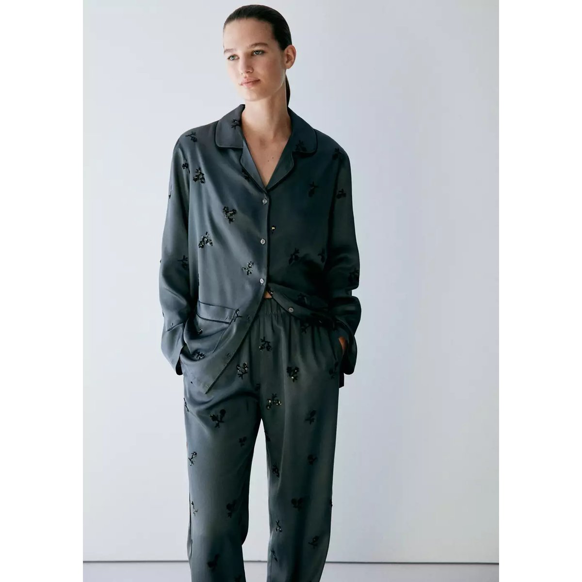 Pantalon de pyjama en satin orné de sequins bleu, MANGO