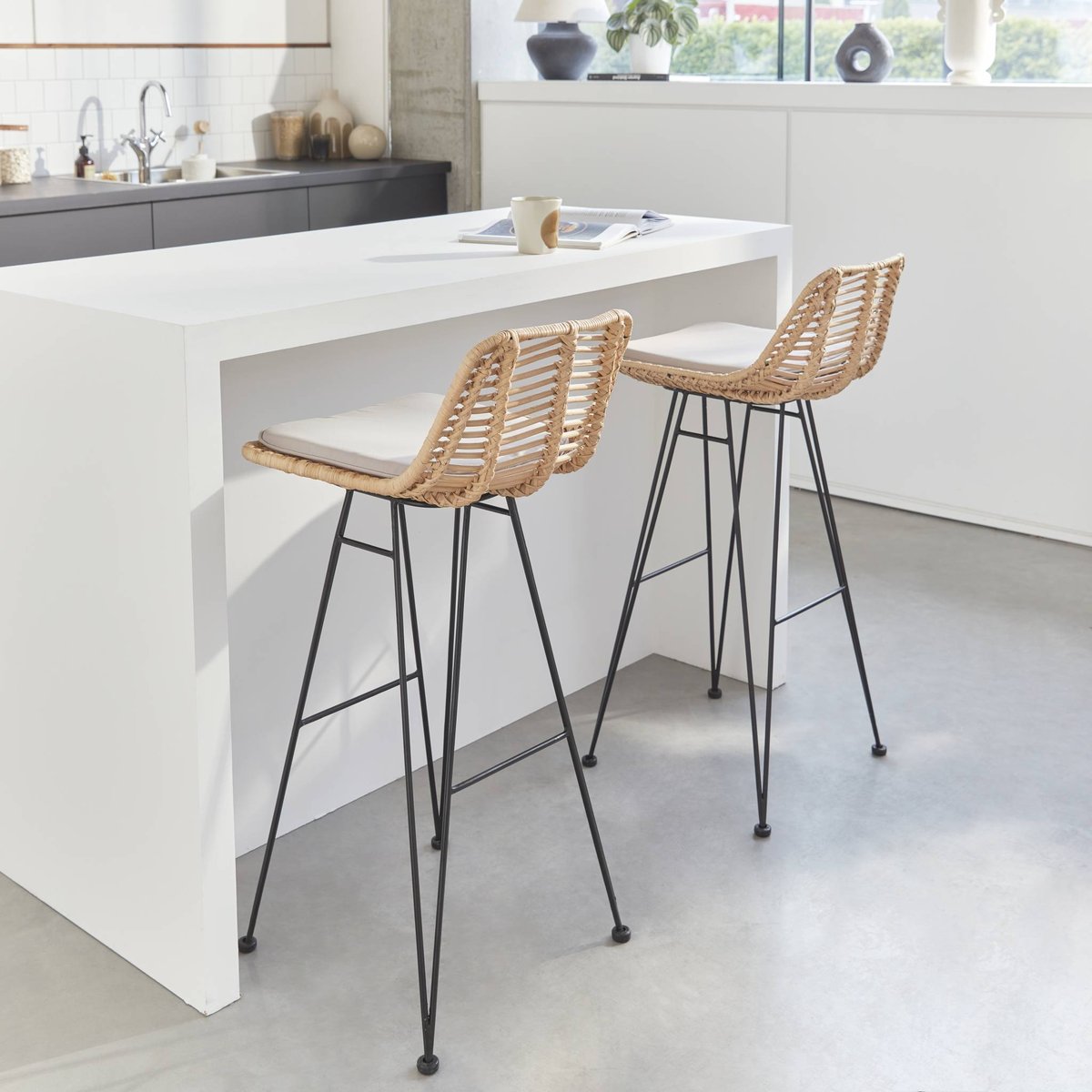 Tabouret de bar métal et rotin 75cm (lot de 2) CAHYA noir, SWEEEK