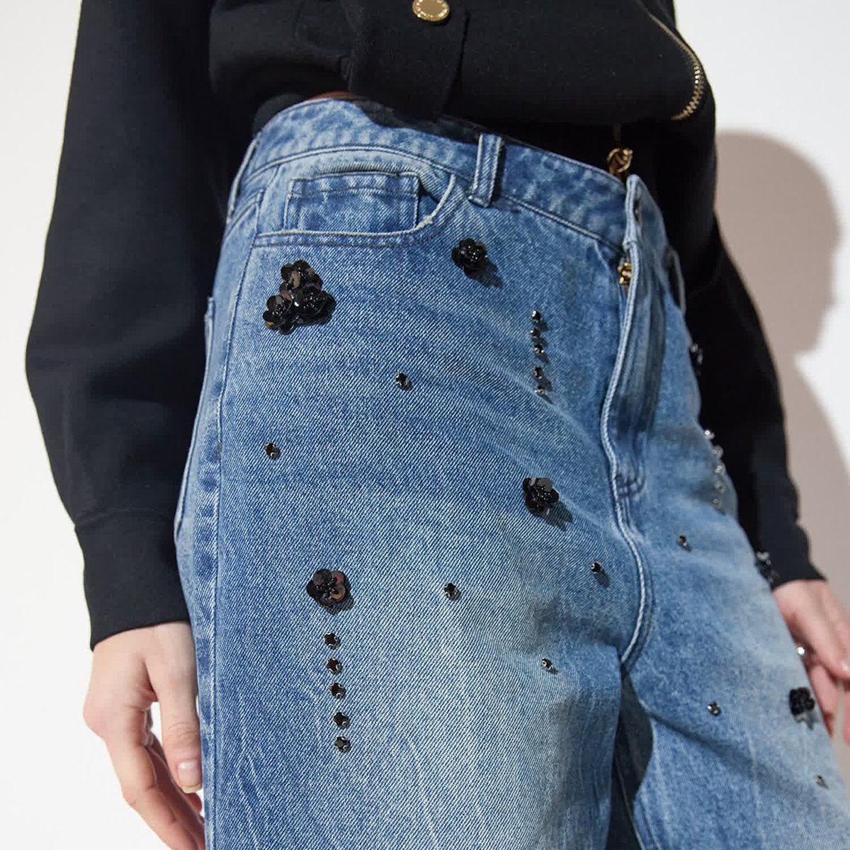 Jeans droit à strass et strass fleuri denim, LOLA CASADEMUNT