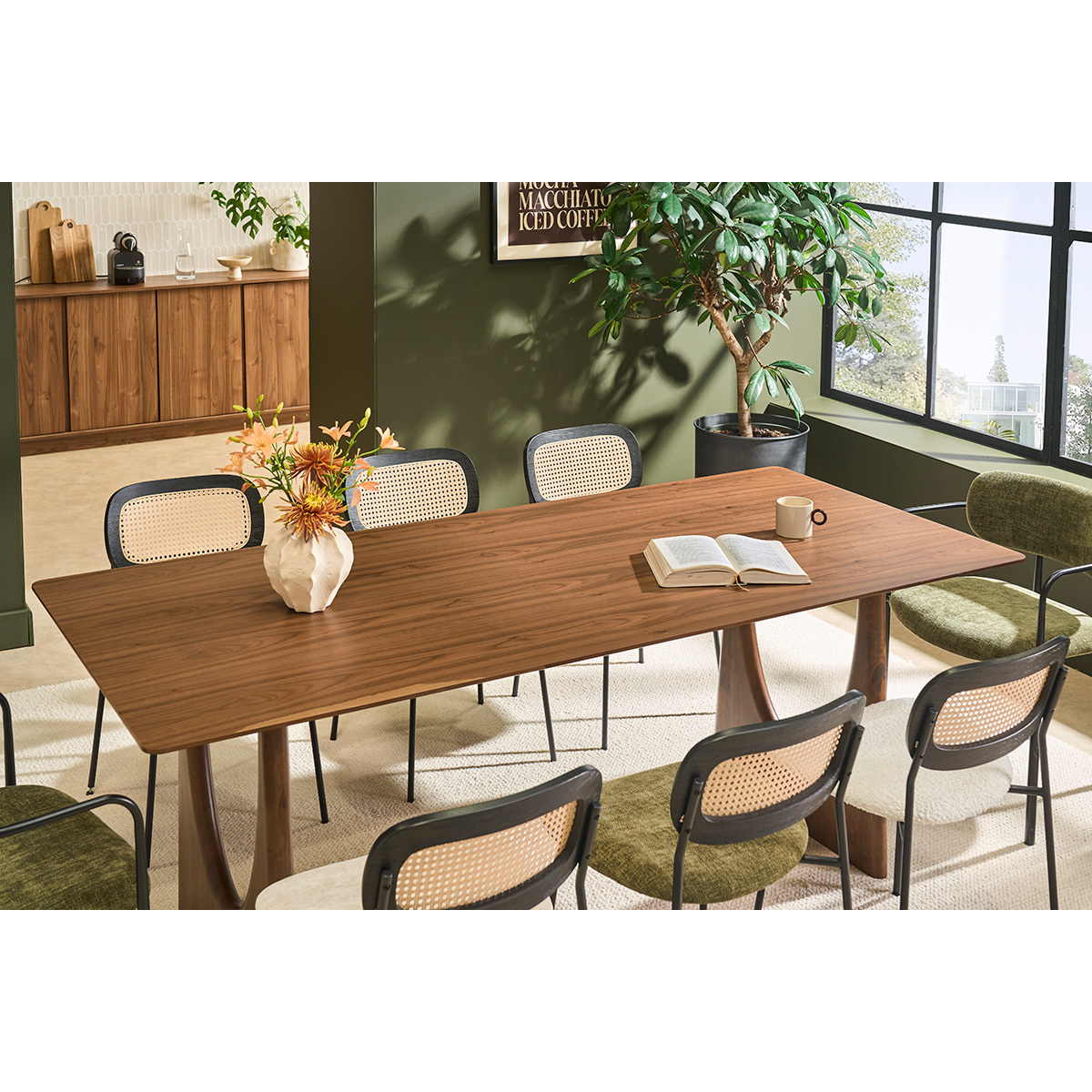 Table à manger design rectangulaire en bois foncé noyer L200 cm KUALA couleur unique, MILIBOO
