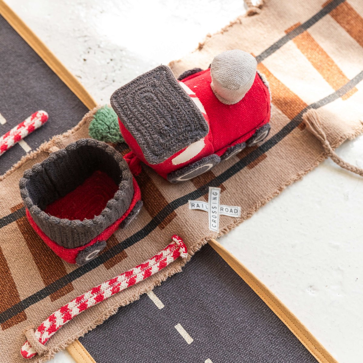 Jeu textile, avion et piste d'atterrissage RIDE&ROLL train, LORENA CANALS