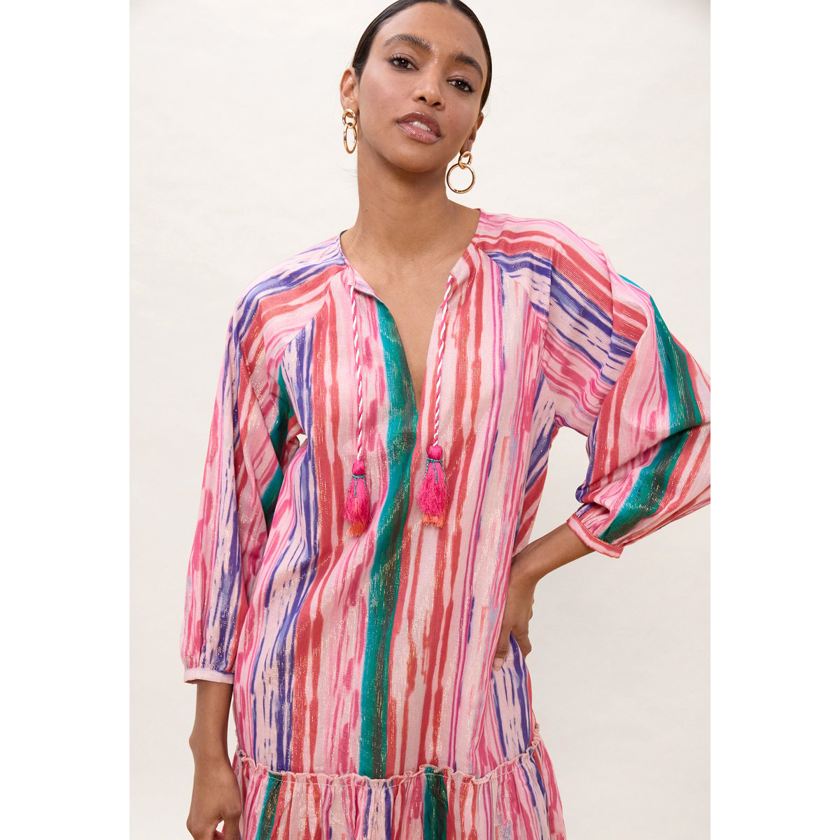 Robe courte à rayures multicolores et pompons rose clair, LOLA CASADEMUNT
