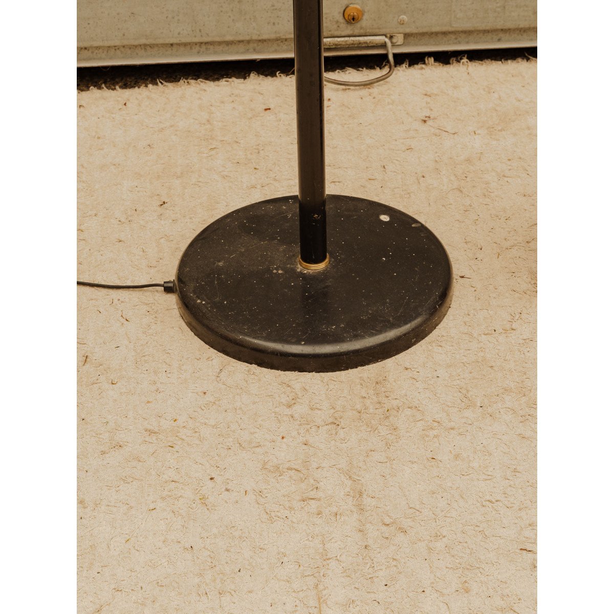 Lampadaire en métal noir et laine beige Julien N°432 - Bon état noir, DEBONGOUT