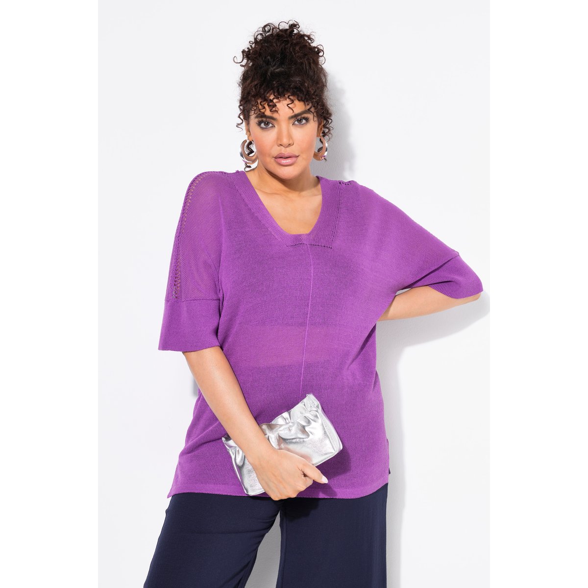 Pull oversize à couture fantaisie. Col V violet, ULLA POPKEN