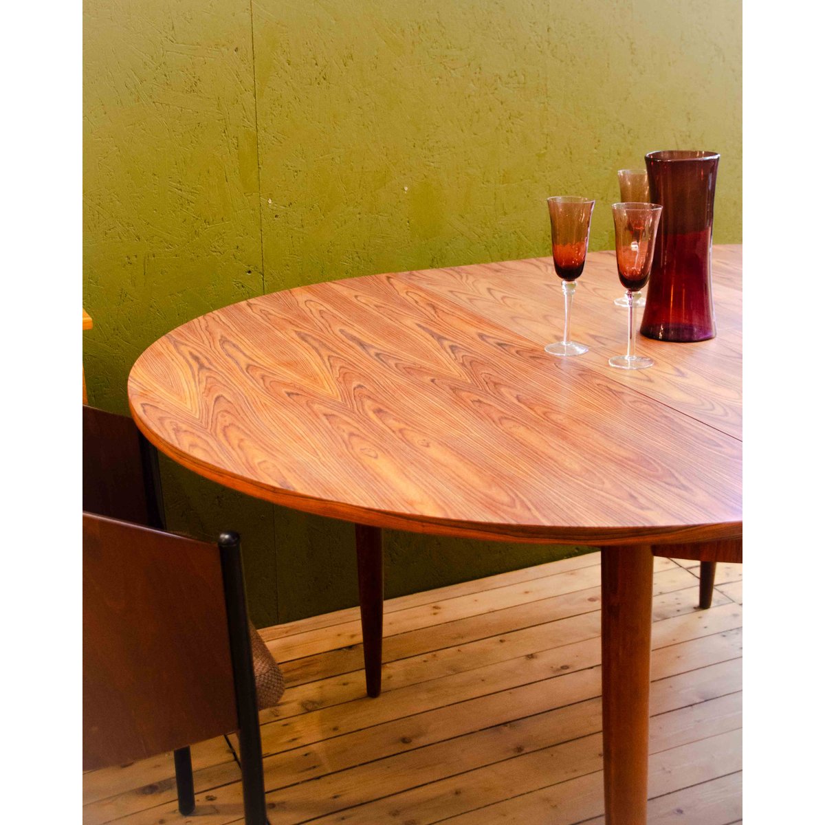 Table à manger ronde scandinave Karla N°1261 - Bon état bois foncé, DEBONGOUT