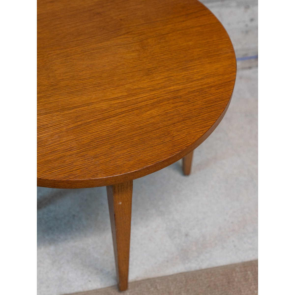 Table basse ronde en bois Donna N°970 - Bon état bois foncé, DEBONGOUT