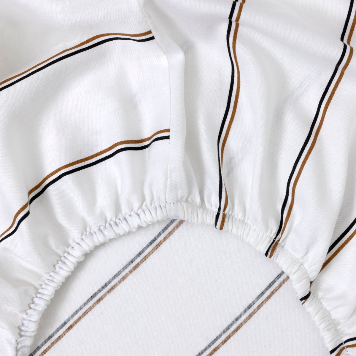 Drap housse en satin de coton noir, B RAY white, BOSS HOME