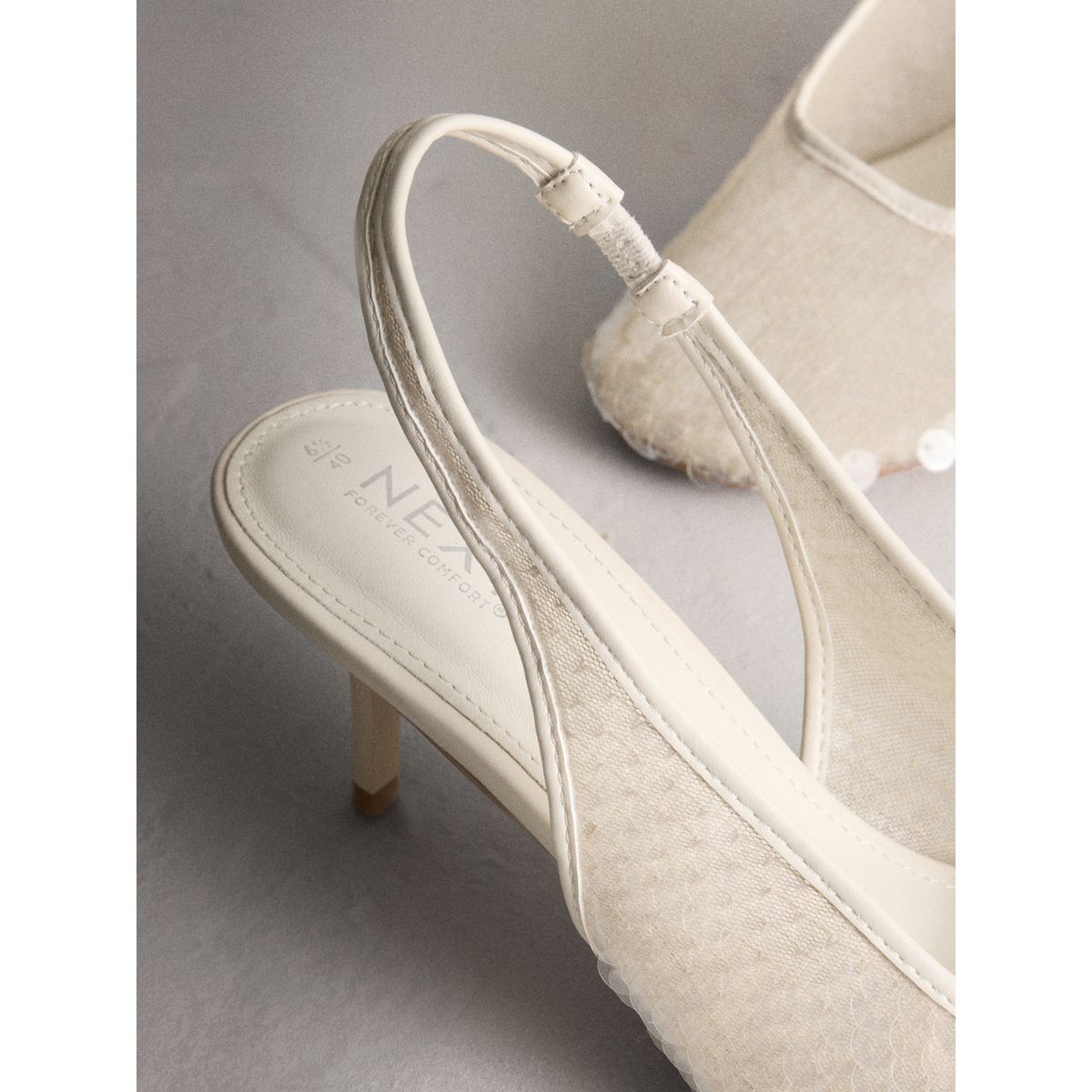 Chaussures bout rond à talon forever comfort® blanc, NEXT