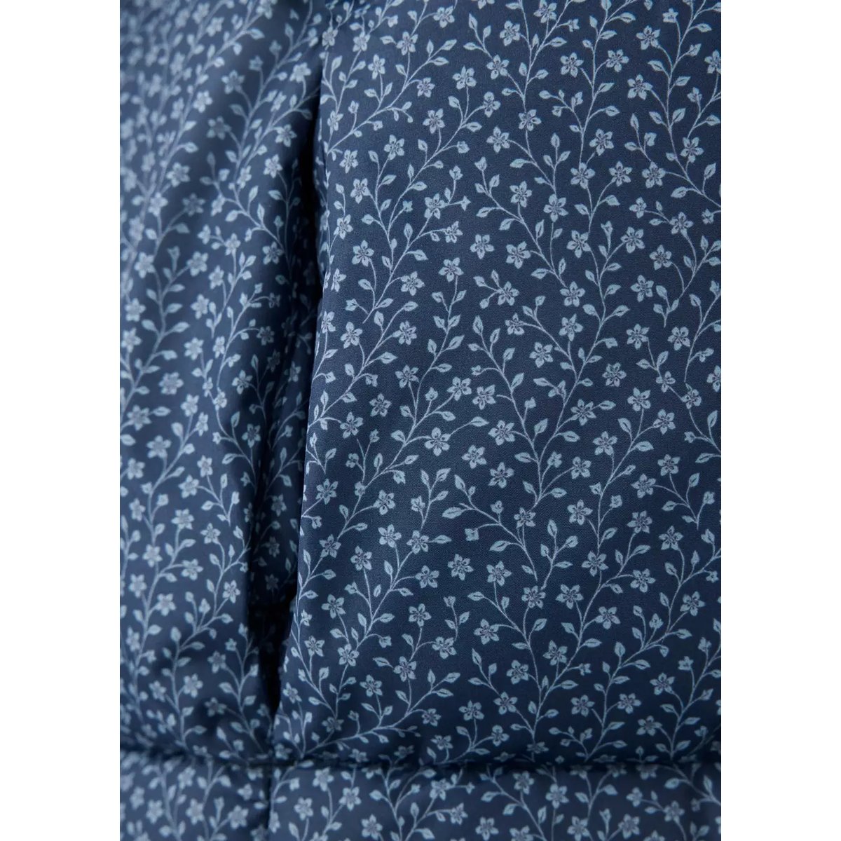 Anorak matelassé à fleurs bleu nuit, MANGO KIDS
