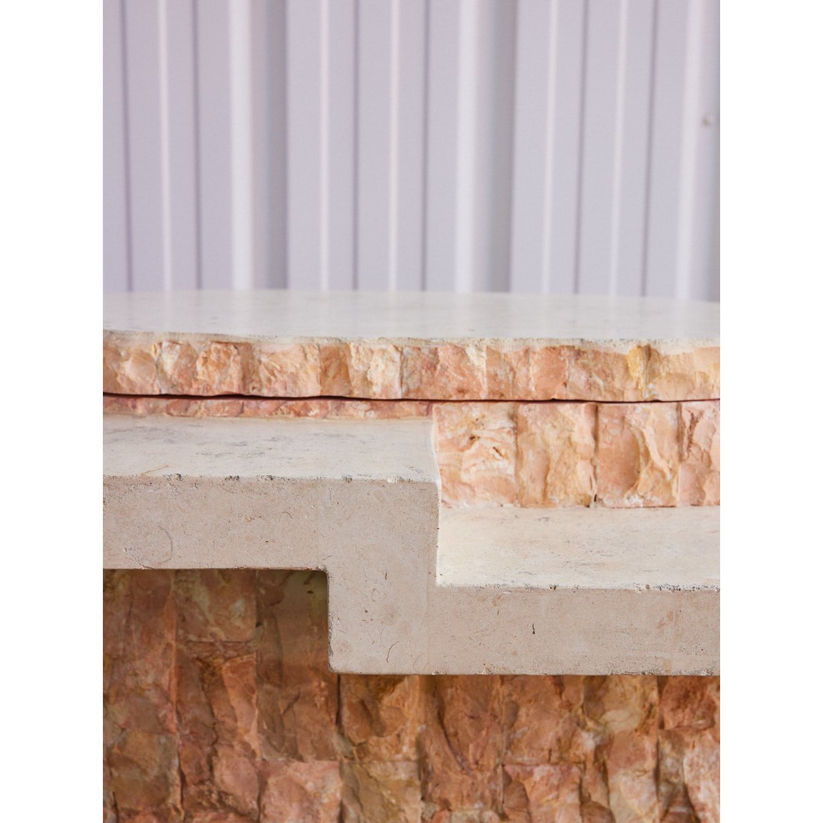Table basse style travertin Donna N°1104 - Bon état blanc, DEBONGOUT