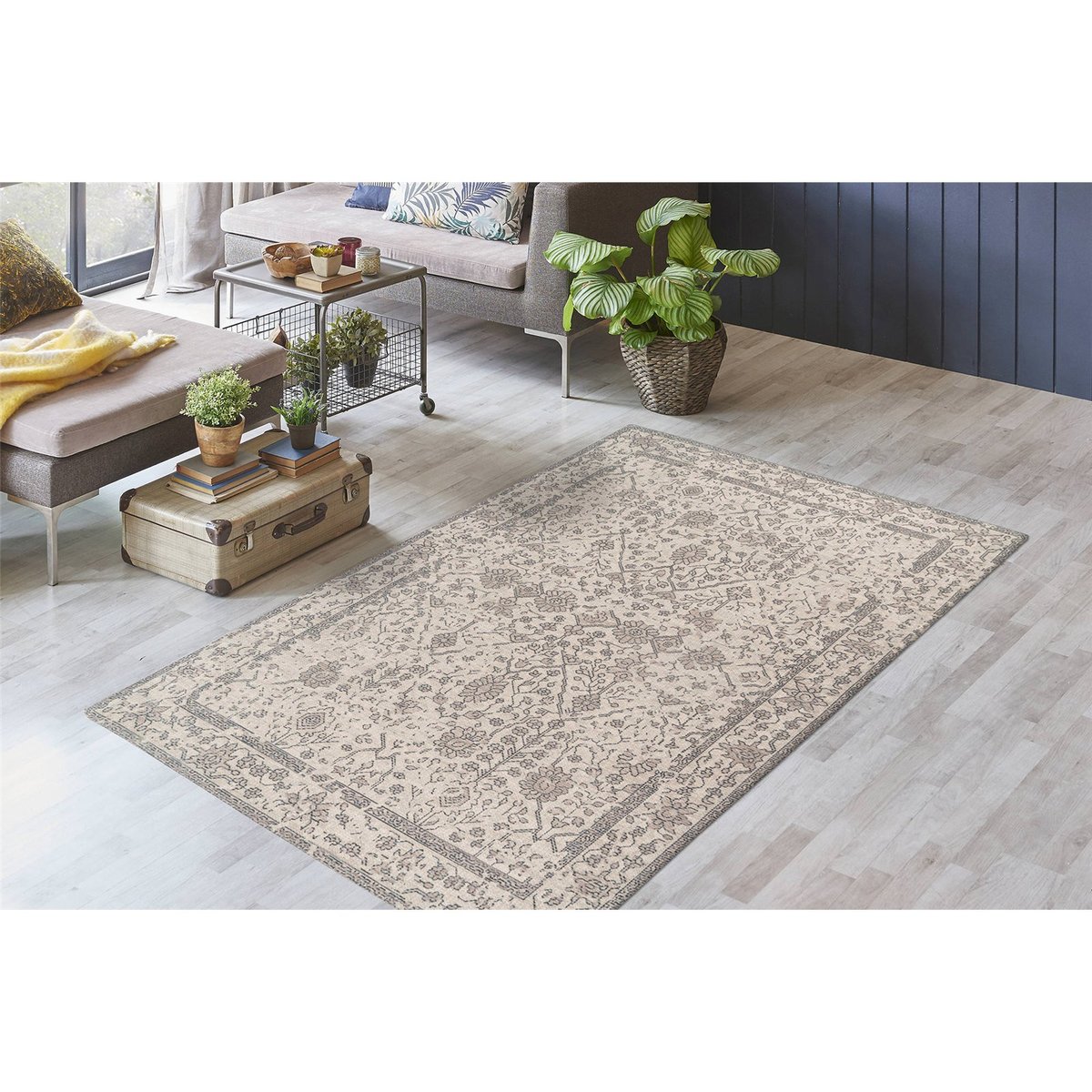 Tapis à motif fleuri tissé plat style vintage crème patiné beige et gris bleuté, ARTE ESPINA