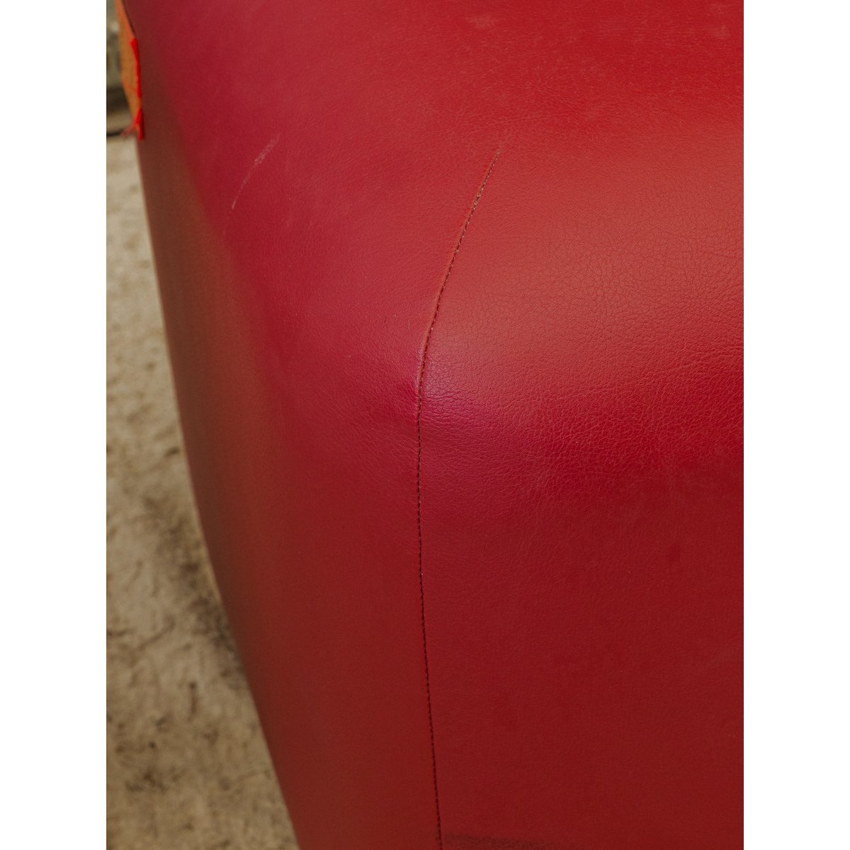 Pouf en cuir rouge Jean-Philippe N°108 - Bon état rouge, DEBONGOUT